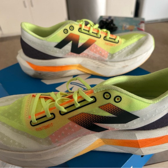 New Balance FuelCell SuperComp Elite v4 - Picture 4 of 5